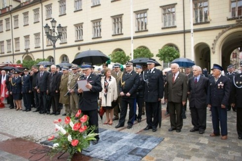 Wojew&oacute;dzkie Obchody Dnia Strażaka we Wrocławiu &ndash; odznaczenia dla prezydenta Legnicy i komendanta PSP